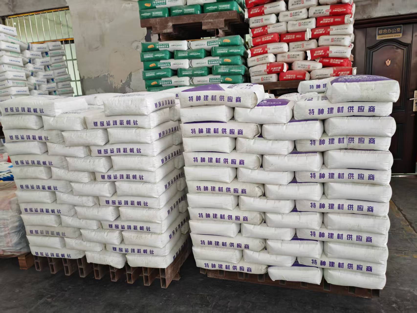 隆广镇拱顶带模注浆料